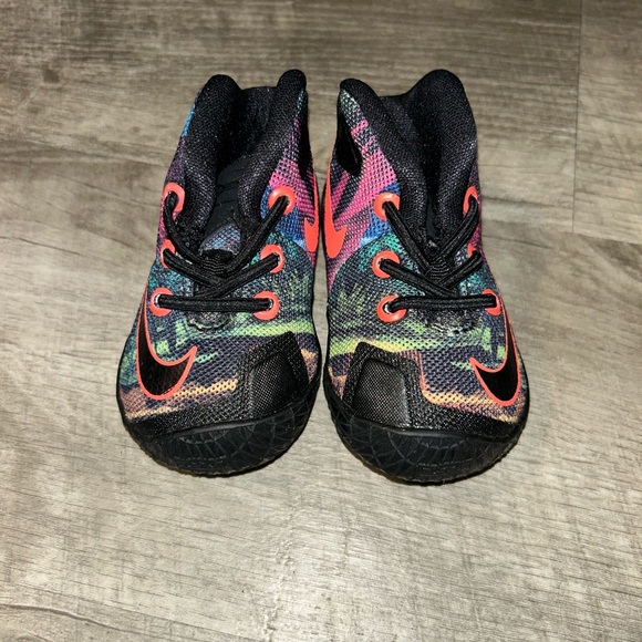 Nike - Picture 3 of 3